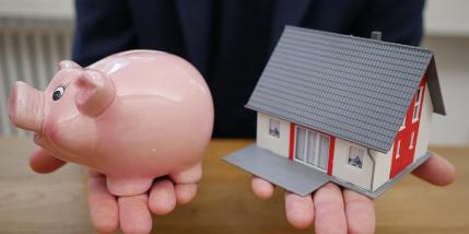 The Pros and Cons of Flipping Houses-Is it the Right Investment Strategy for You